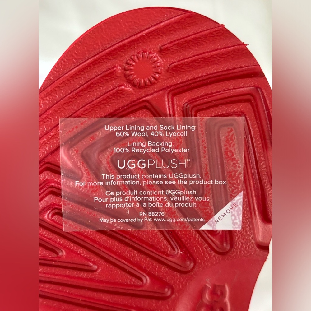 NWOB Toddler UGG Classic II Gel Red Heart Boot - Picture 10 of 10